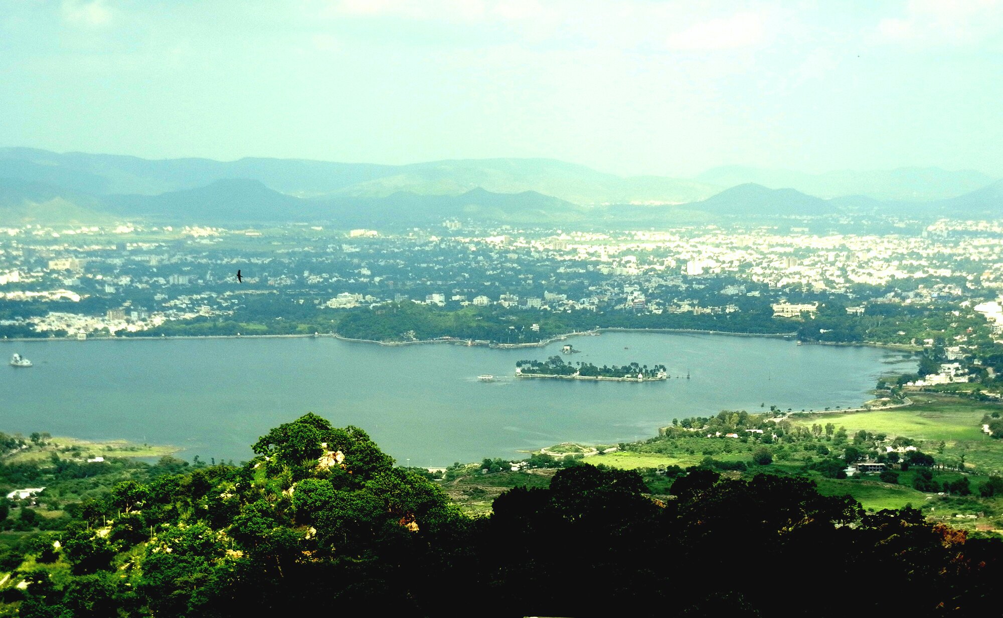top-hotels-in-udaipur